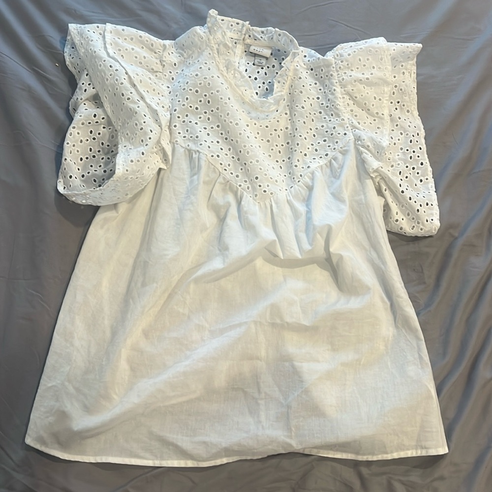 This is a beautiful white, fluffy sleeve, blouse. Perfect for any bridal events.